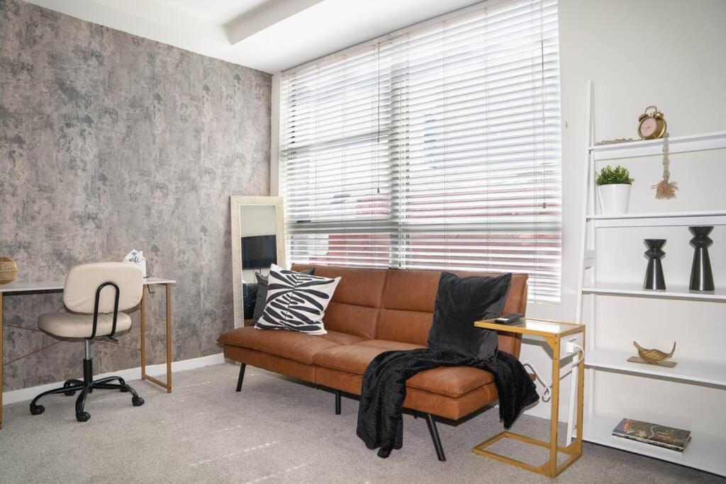 June Specials- Suite Spot Dtla- Free Parking For One Car! Los Angeles Buitenkant foto